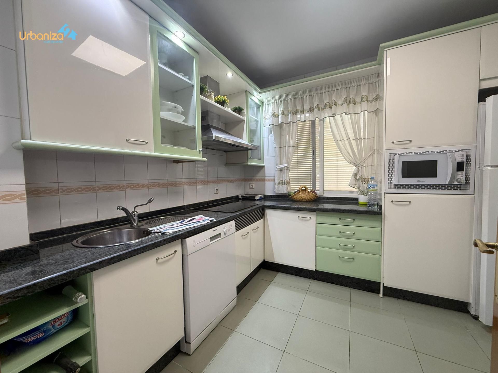 Kitchen of Flat to rent in Badajoz Capital  with Heating