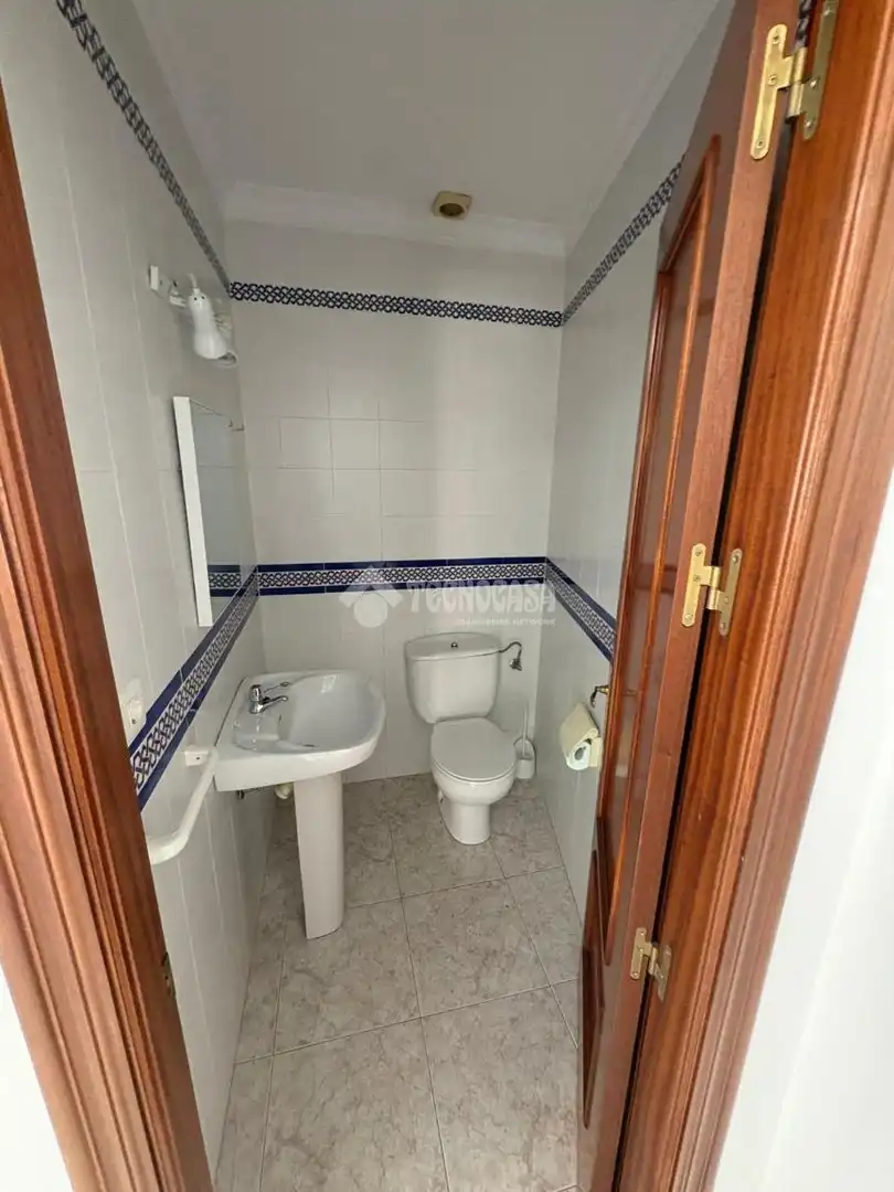 Bathroom of Office for rent in Trigueros
