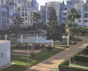 Vista exterior de Àtic de lloguer en Roquetas de Mar amb Terrassa i Piscina comunitària