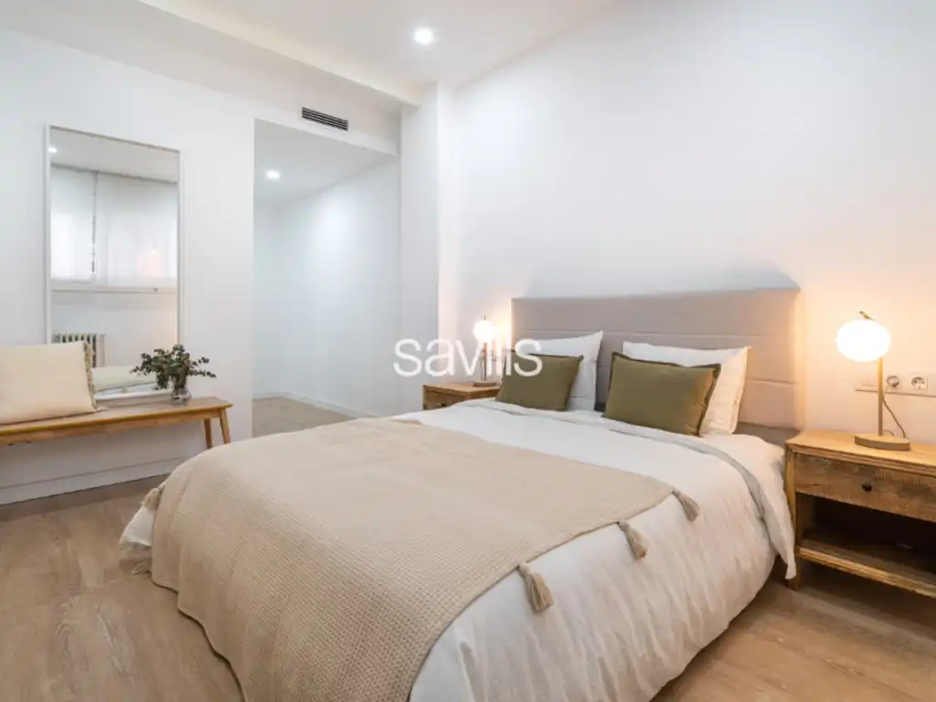 Bedroom of Apartments for sale in Barcelona