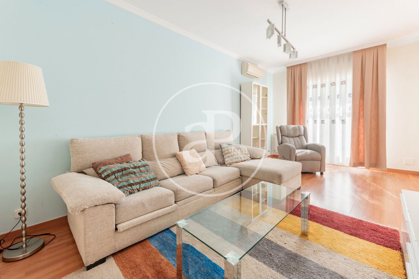 Sala de estar de Piso de alquiler en  Madrid Capital con Aire acondicionado, Calefacción y Amueblado