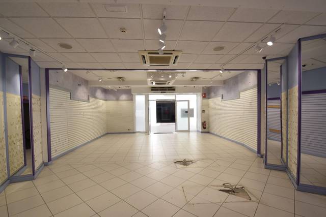 Local comercial en Alquiler en  Francesc Macia, 7 en Molí de Vent