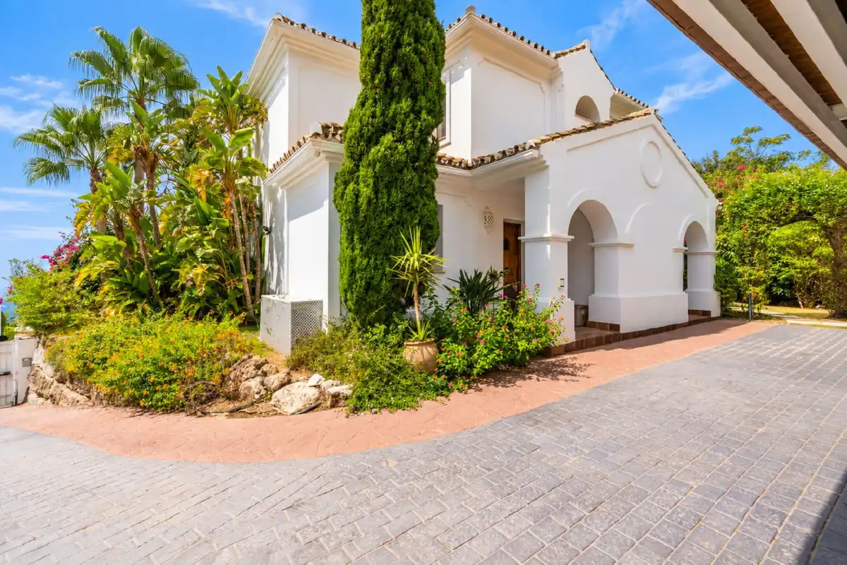 Exterior view of Commercial properties for sale in Istán, Málaga