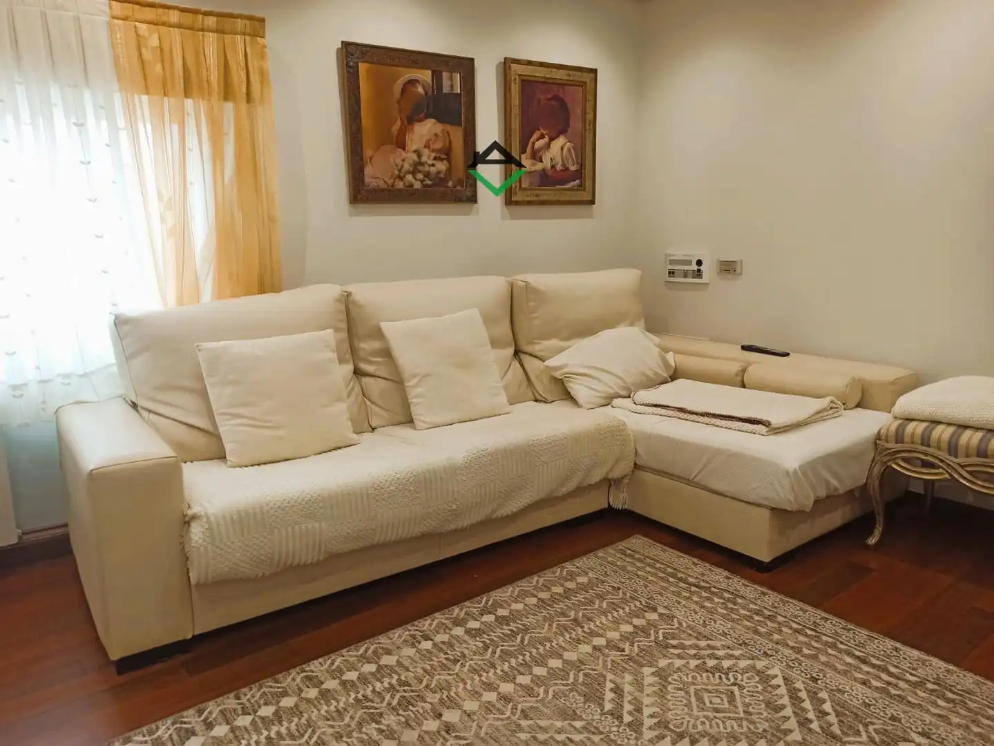 Sala de estar de Ático en venta en Cangas  con Calefacción, Terraza y Amueblado