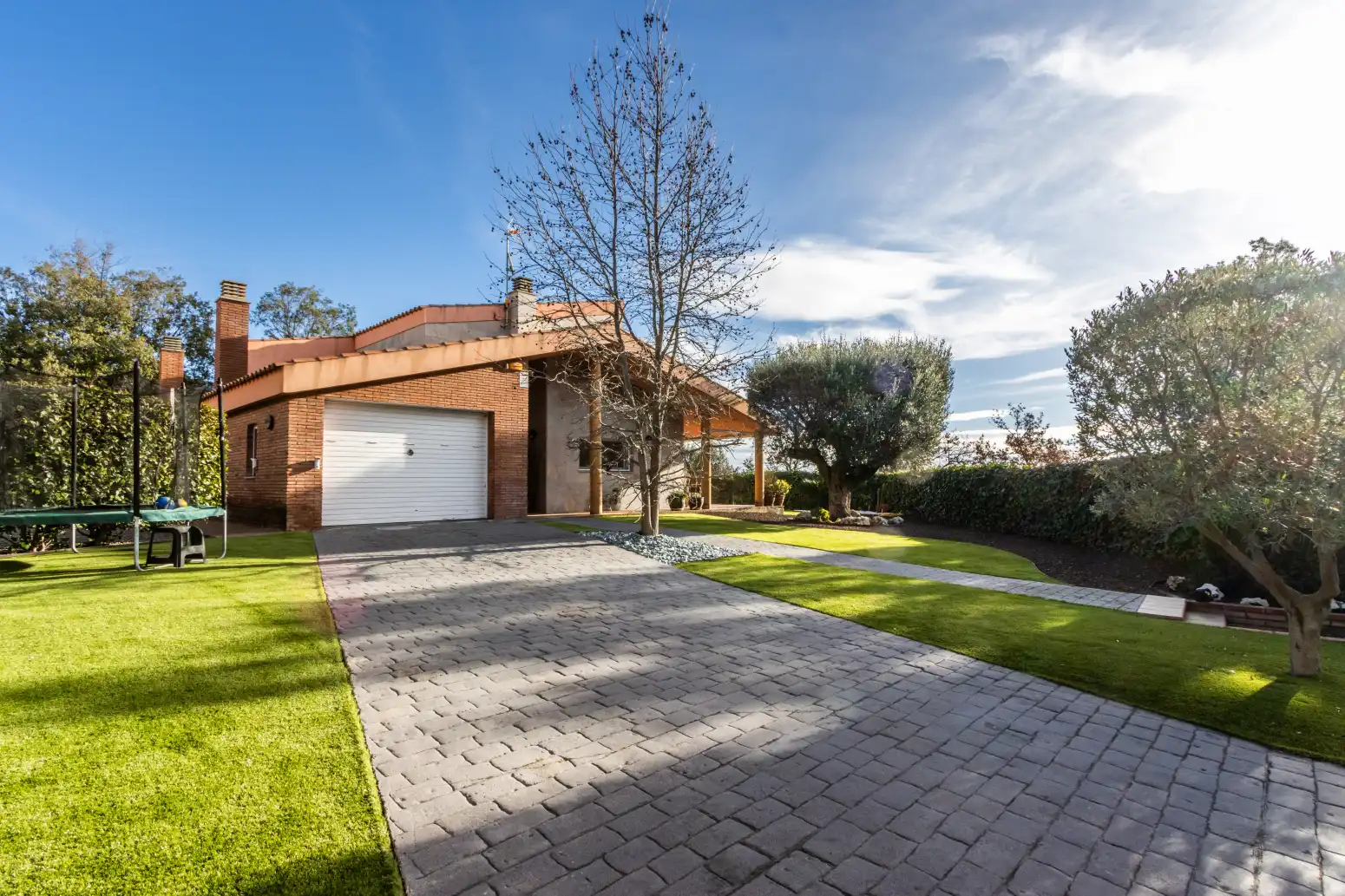 Vista exterior de Casa o xalet en venda en Matadepera amb Aire condicionat, Calefacció i Jardí privat