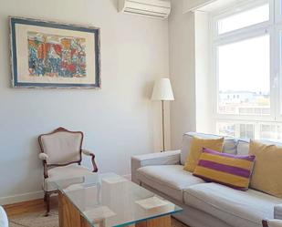 Sala d'estar de Pis de lloguer en  Madrid Capital amb Aire condicionat, Terrassa i Moblat