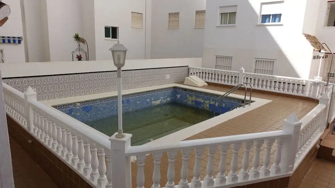 Piscina de Piso en venta en Guardamar del Segura con Aire acondicionado, Terraza y Piscina