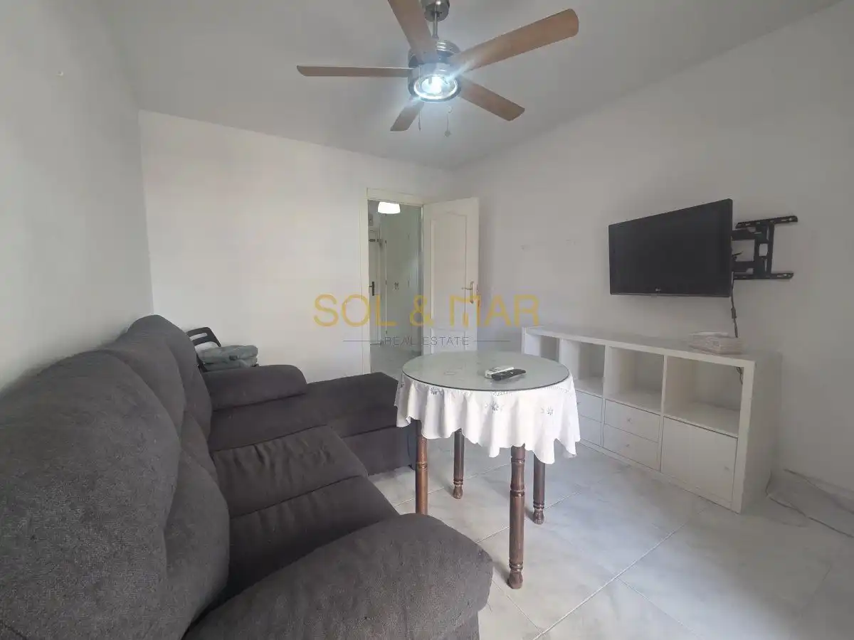 Wohnzimmer von Wohnungen zur Miete in Benalmádena mit Klimaanlage und Terrasse