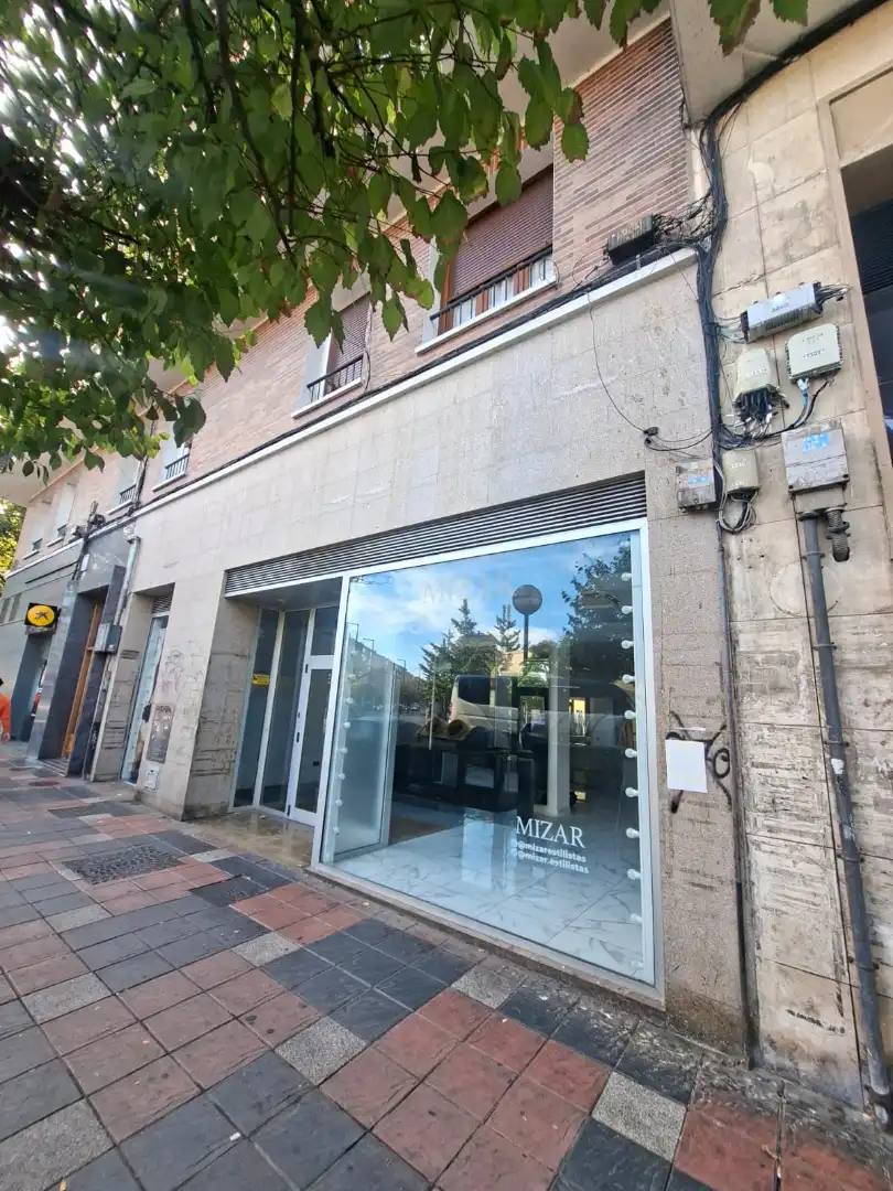Gewerbefläche zum Verkauf in Calle Reyes Católicos 26, imagen 3