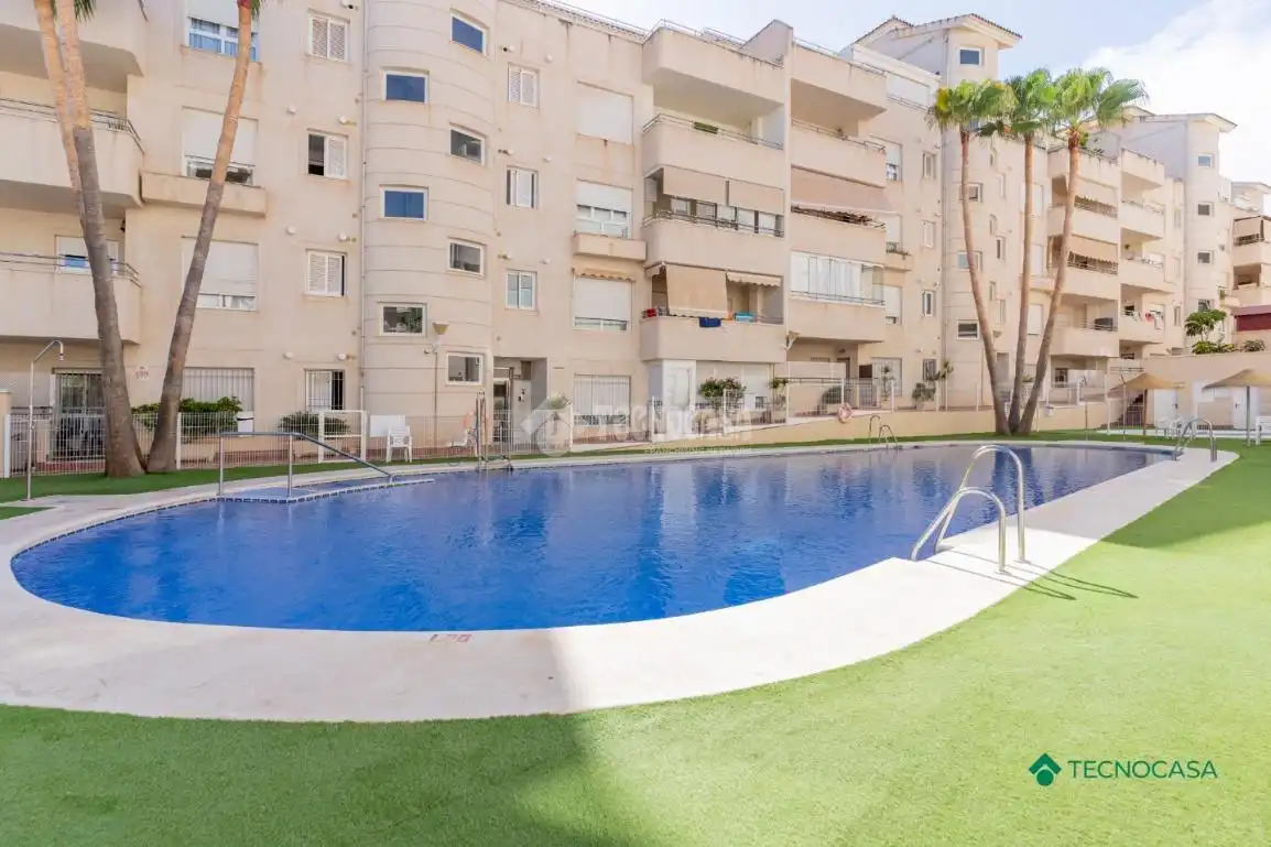 Piscina de Pis en venda en Roquetas de Mar amb Aire condicionat i Terrassa