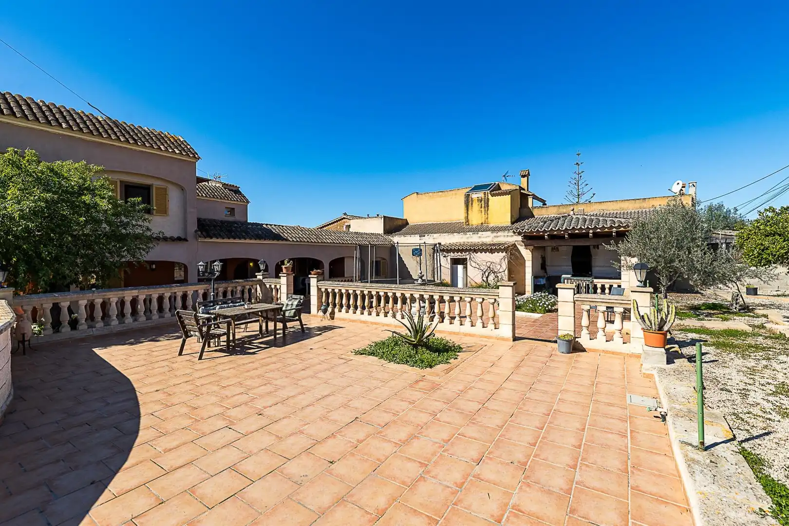 Terrasse von Country house zum Verkauf in  Palma de Mallorca mit Klimaanlage, Heizung und Privatgarten