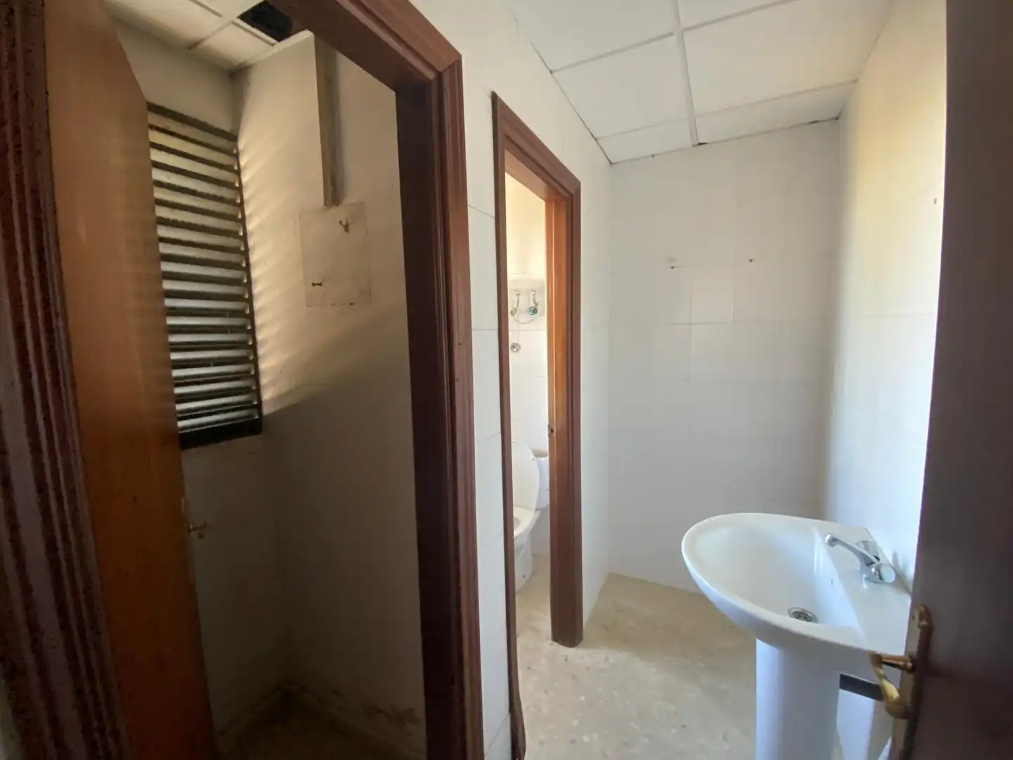 Bany de Local en venda en Badajoz amb Aire condicionat