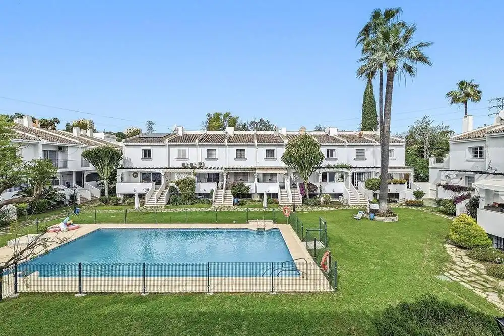 Reihenhaus mit Terrasse zum Verkauf in Nueva Andalucía