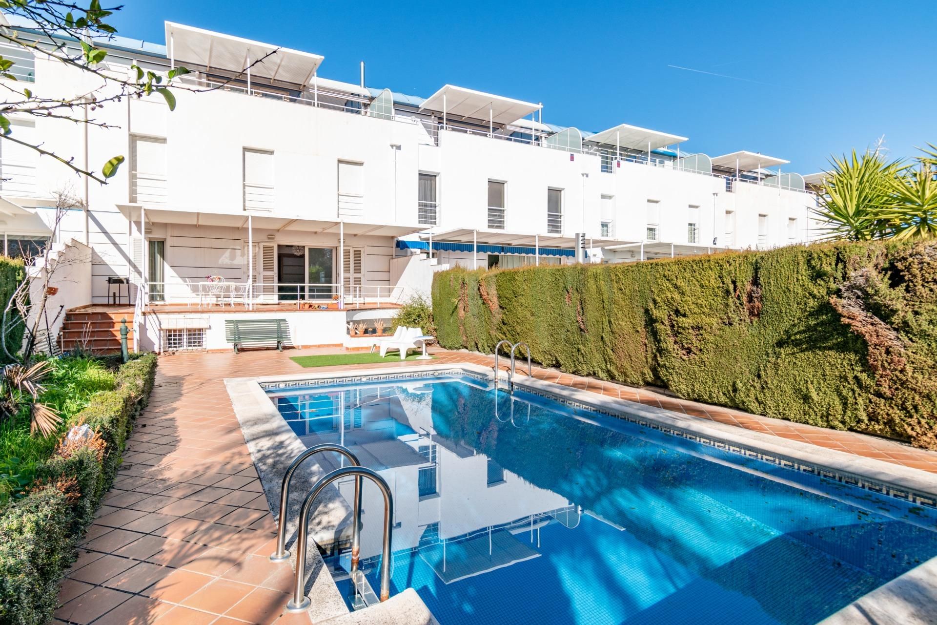 Swimming pool of House or chalet for sale in  Granada Capital  with Air Conditioner, Heating and Private garden