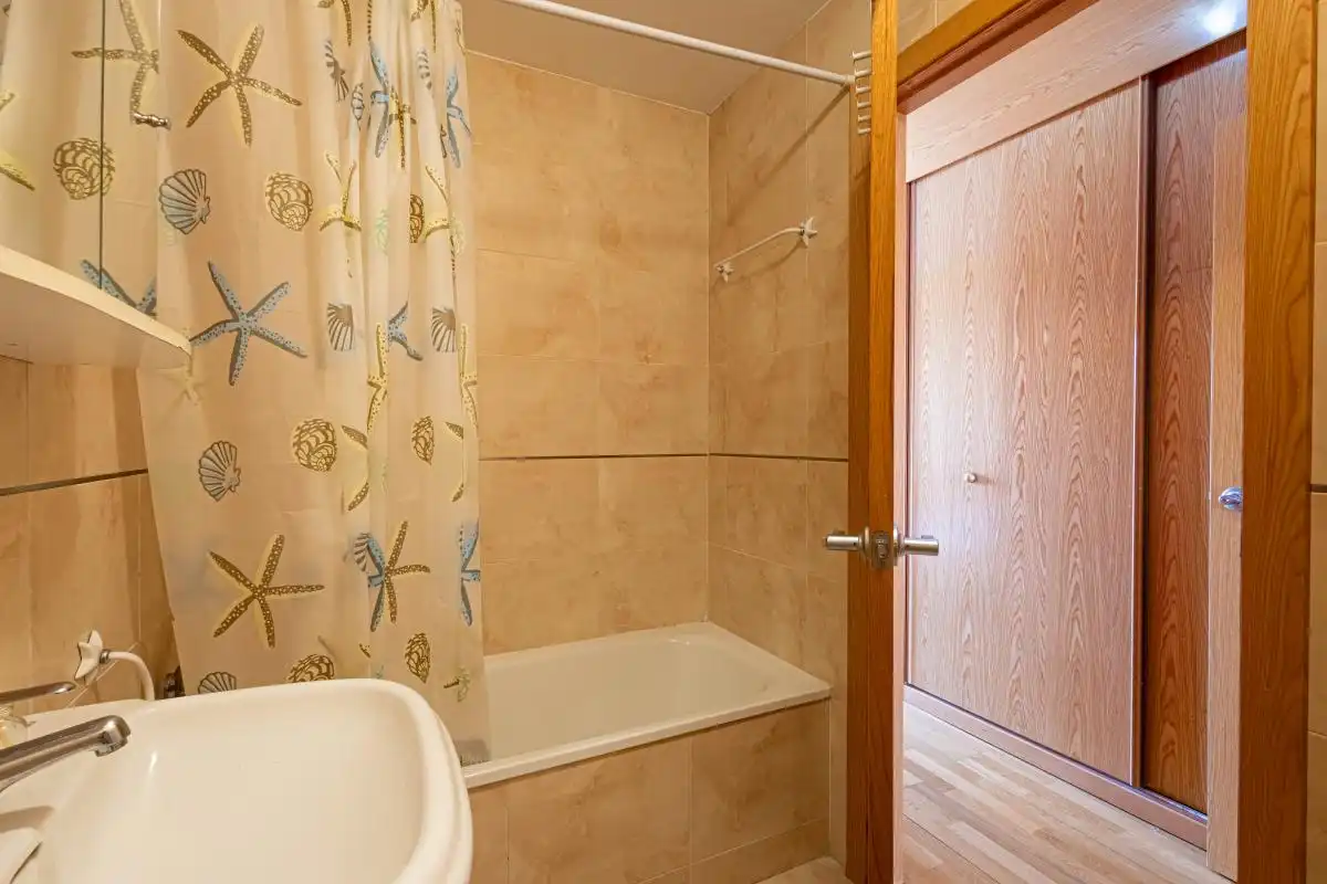 Bathroom of Flat for sale in Toledo  with Heating, Private garden and Swimming Pool