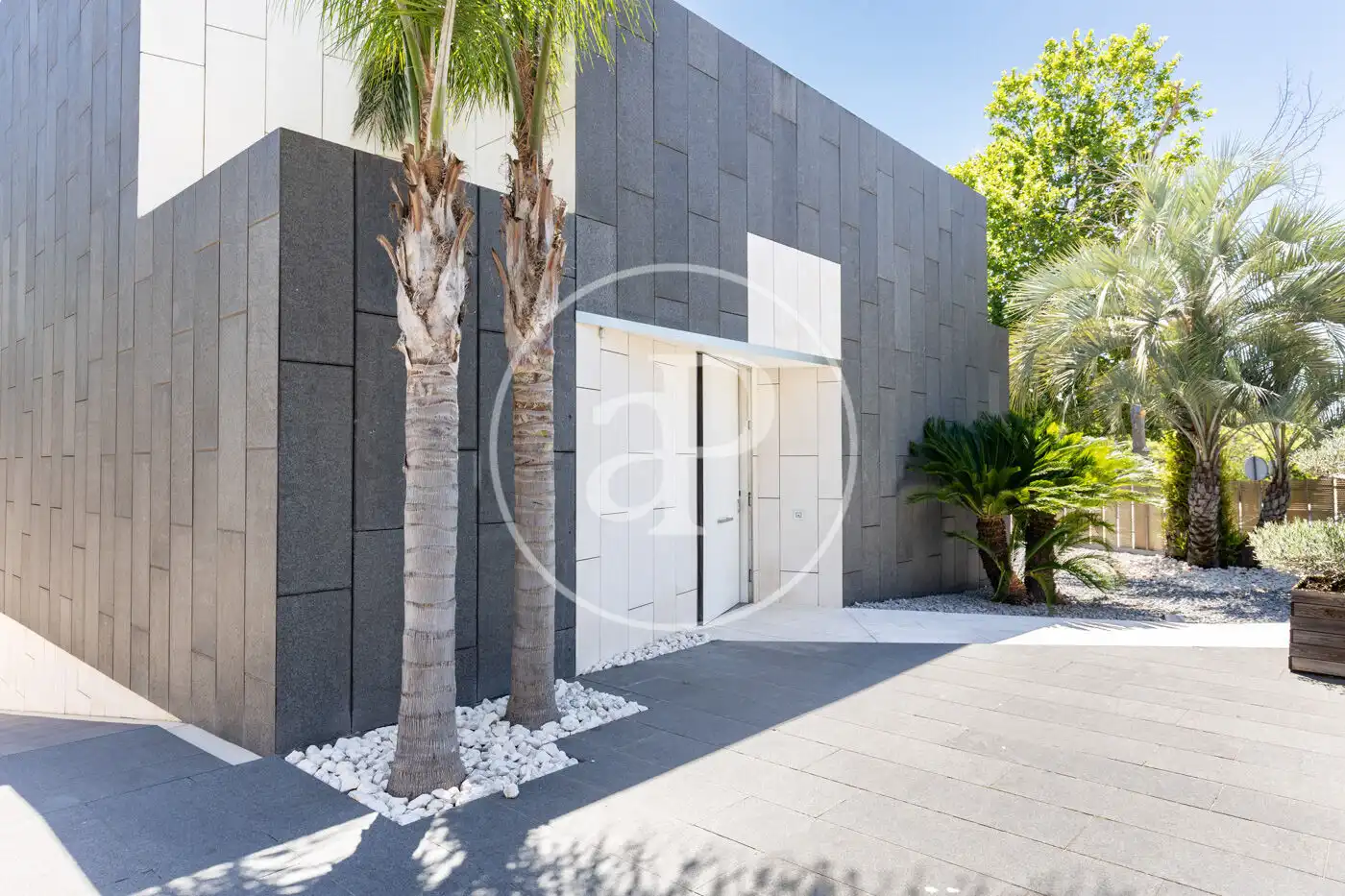 Vista exterior de Casa o xalet en venda en Sant Cugat del Vallès amb Aire condicionat, Calefacció i Jardí privat