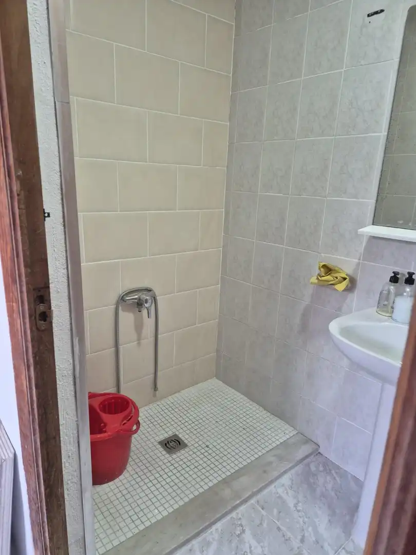 Badezimmer von Fabrikhallen zum Verkauf in Llíria