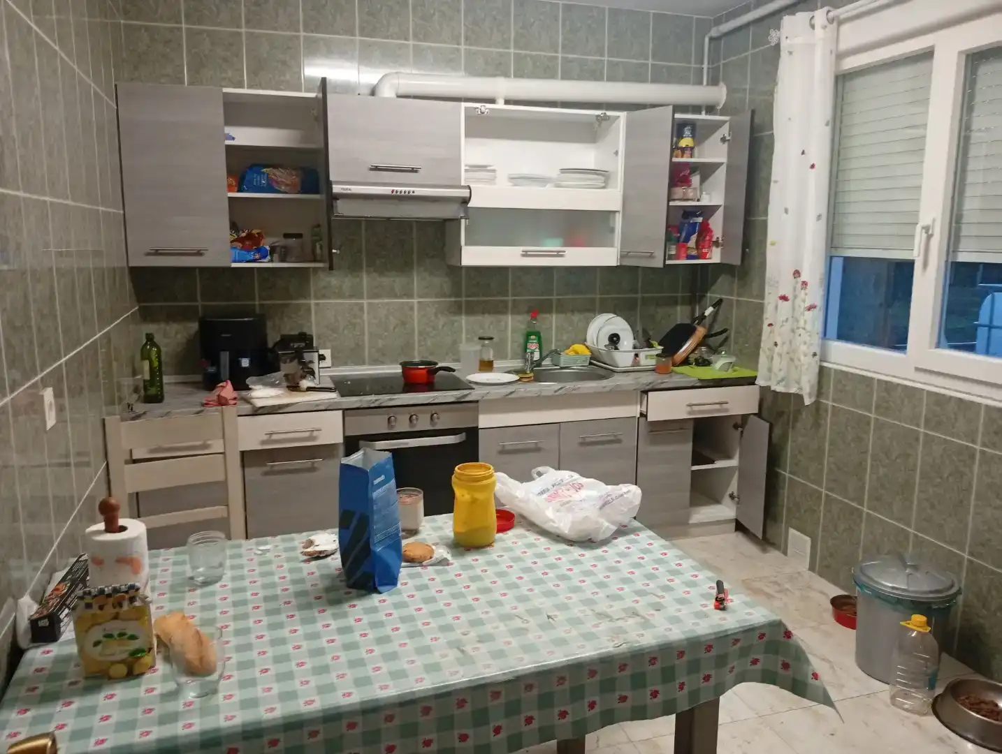 Cuina de Casa o xalet per a compartir en La Bañeza  amb Traster