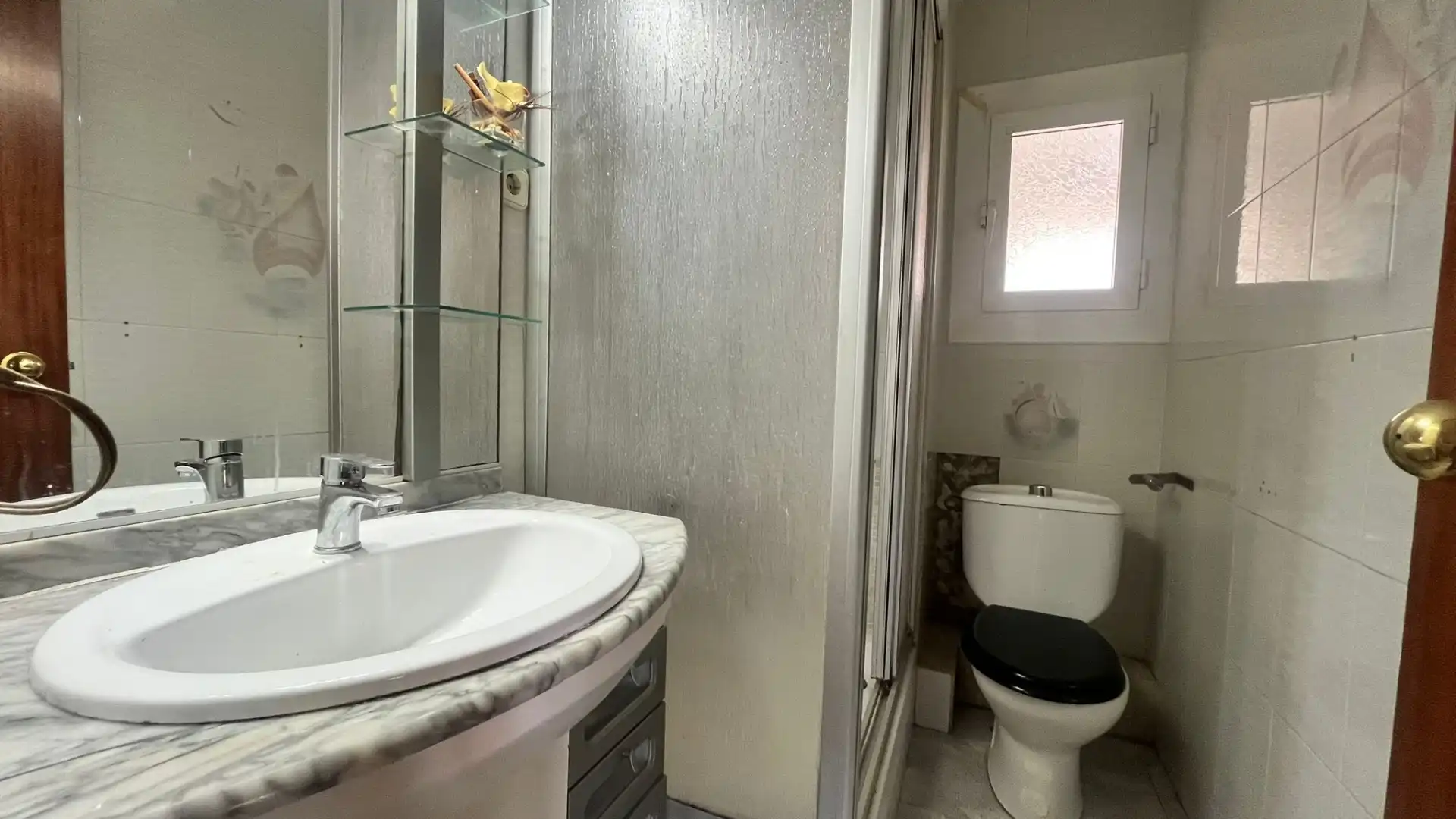 Bathroom of Flat for sale in Cornellà de Llobregat