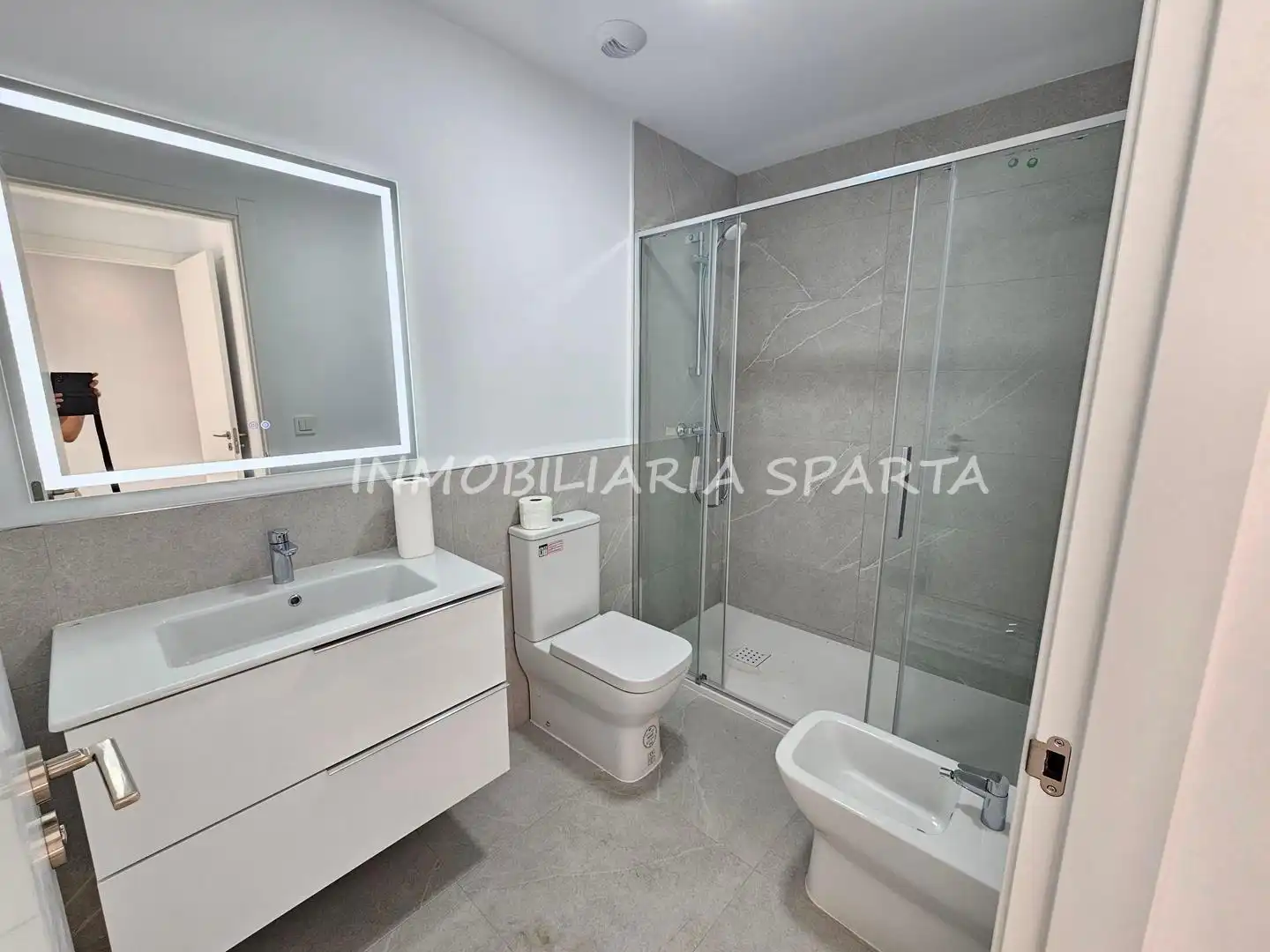 Bathroom of Flat for rent in Tomares  with Air Conditioner, Heating and Terrace