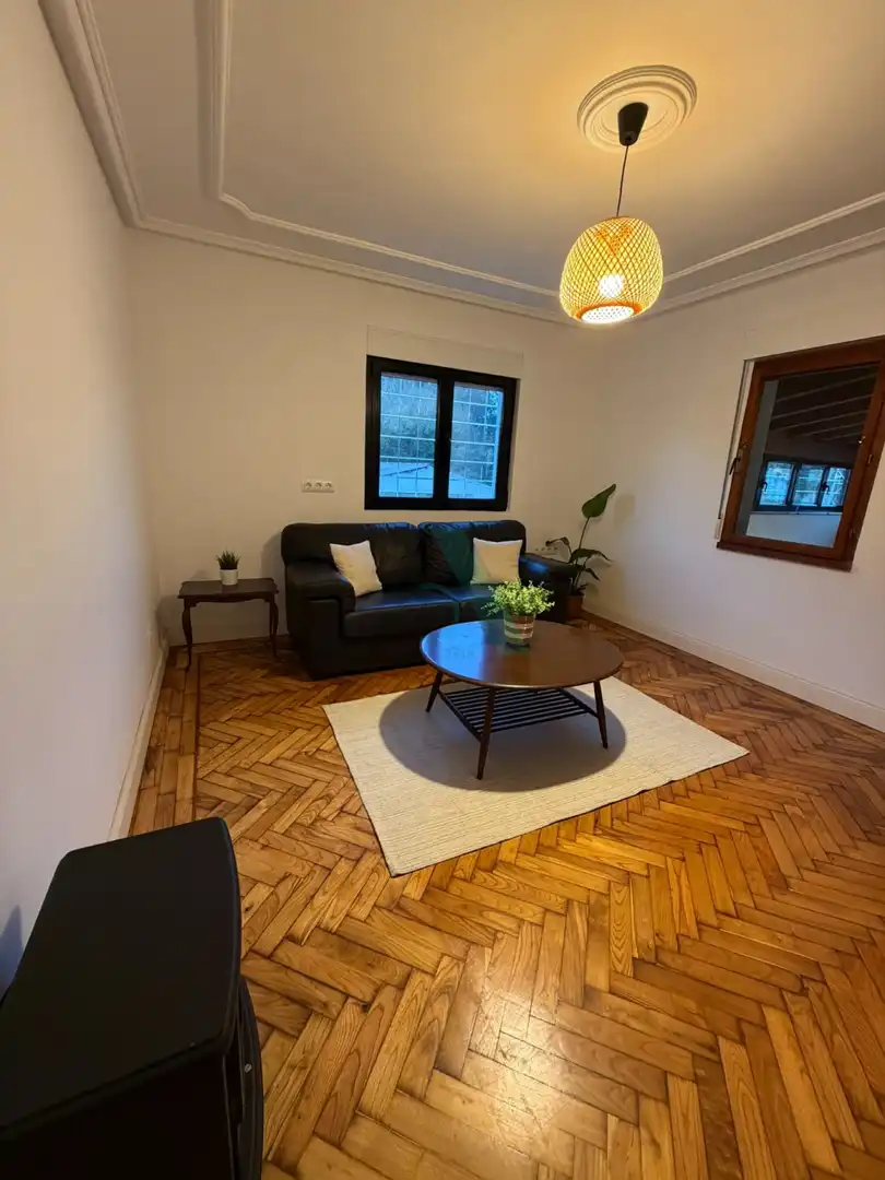 Sala d'estar de Casa o xalet en venda en Llanes amb Jardí privat, Terrassa i Piscina