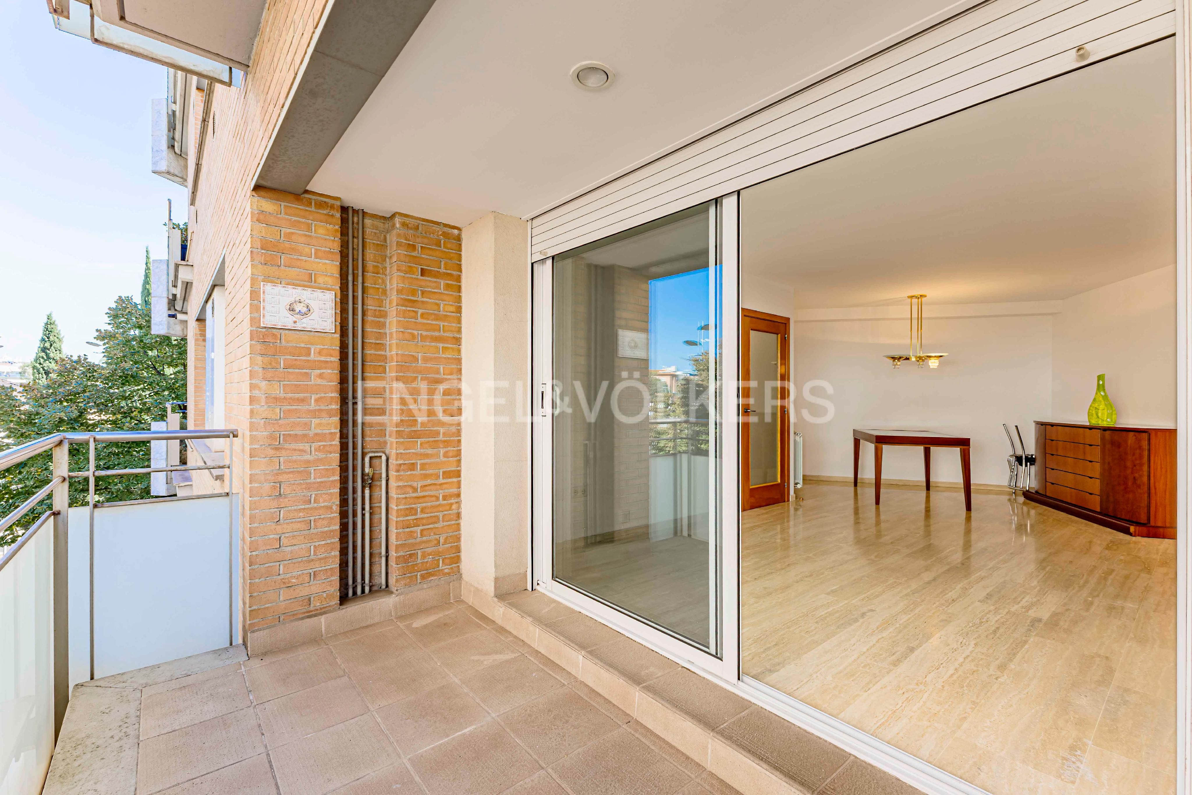 Vista exterior de Apartamento en venta en Terrassa con Calefacción y Balcón
