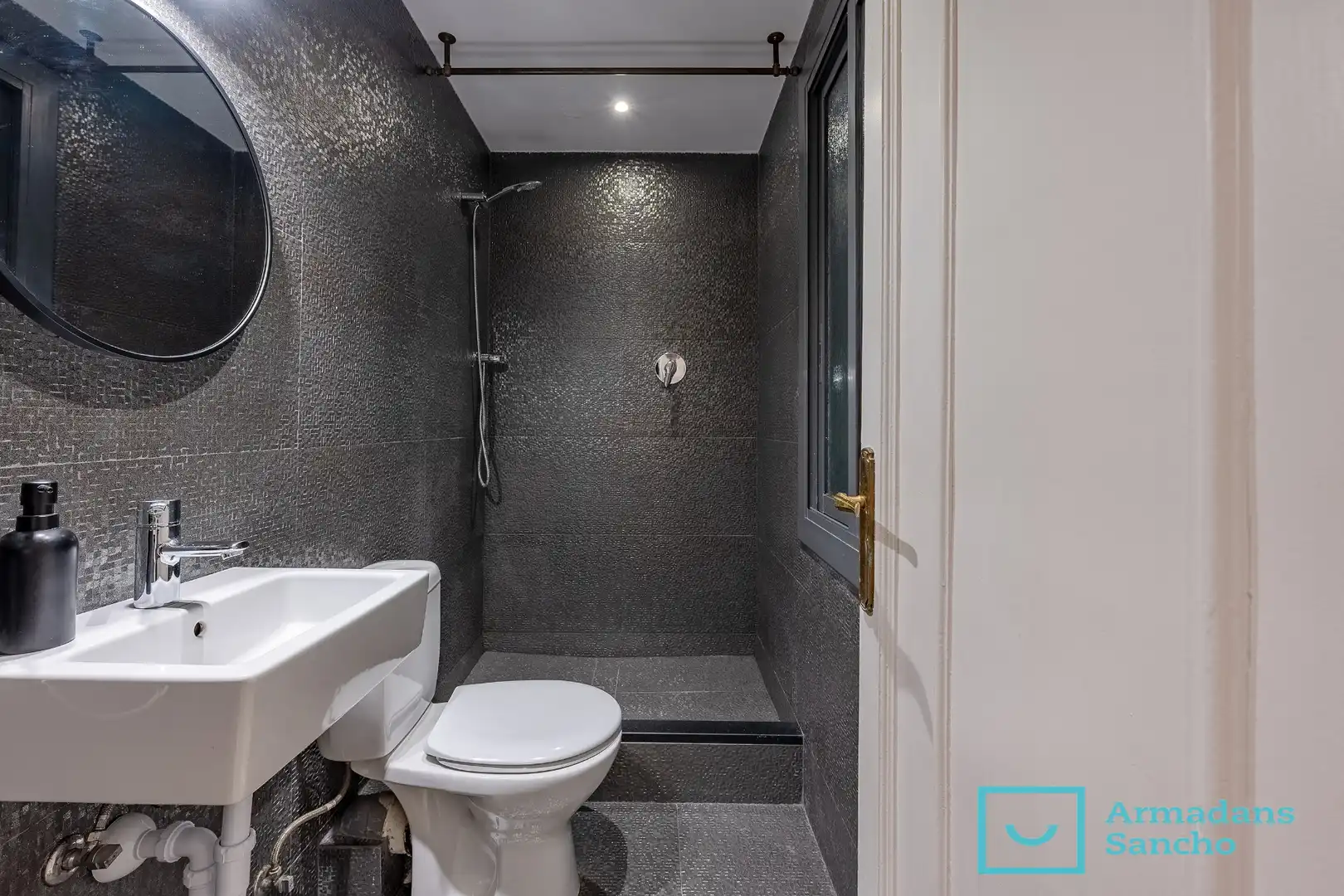 Bathroom of Ground floor for rent in Barcelona  with Private garden and Oven