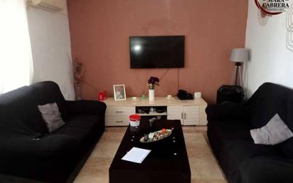 Sala d'estar de Casa adosada en venda en Oliva amb Aire condicionat, Terrassa i Traster