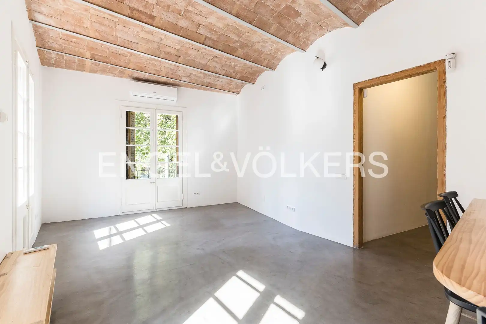 Exterior view of Flat for sale in Barcelona  with Air Conditioner, Heating and Balcony
