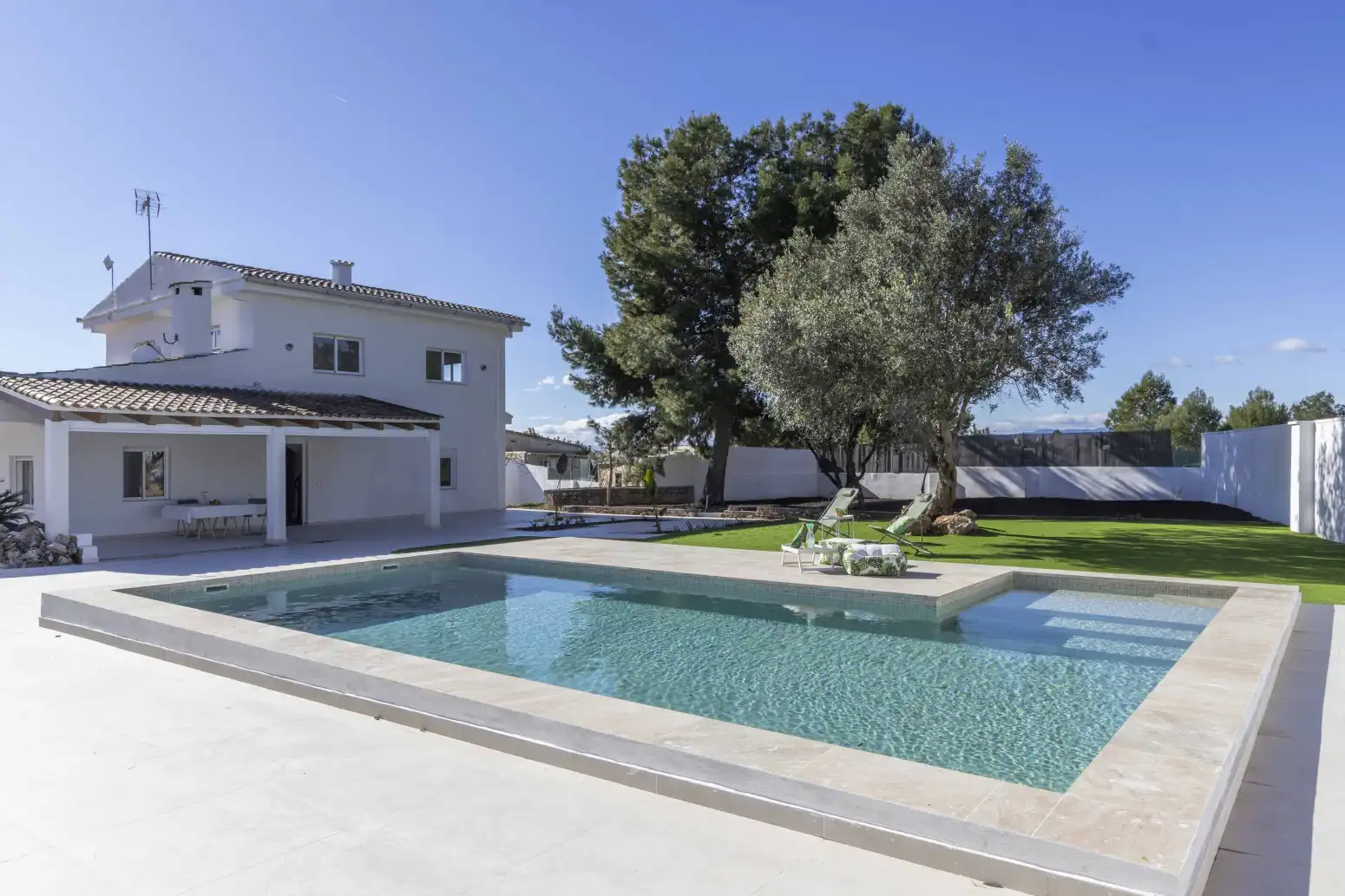 Piscina de Casa o xalet en venda en La Pobla de Vallbona amb Jardí privat i Piscina