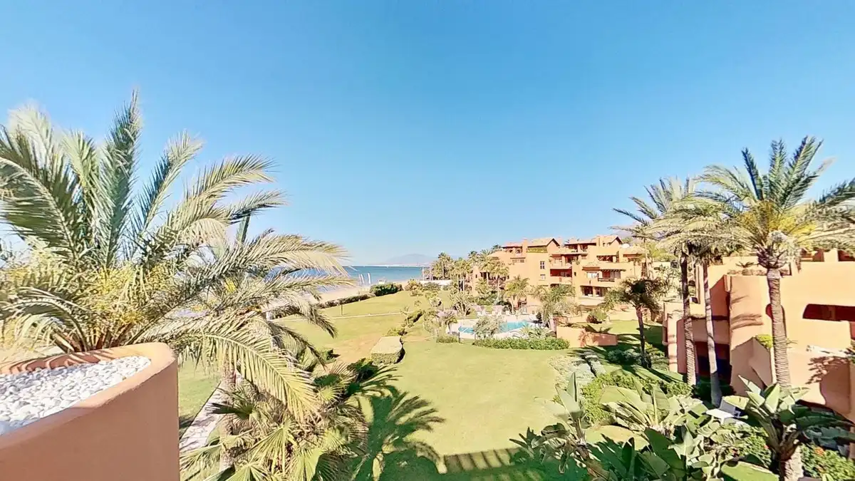 Vista exterior de Ático en venta en Marbella con Aire acondicionado, Terraza y Sauna