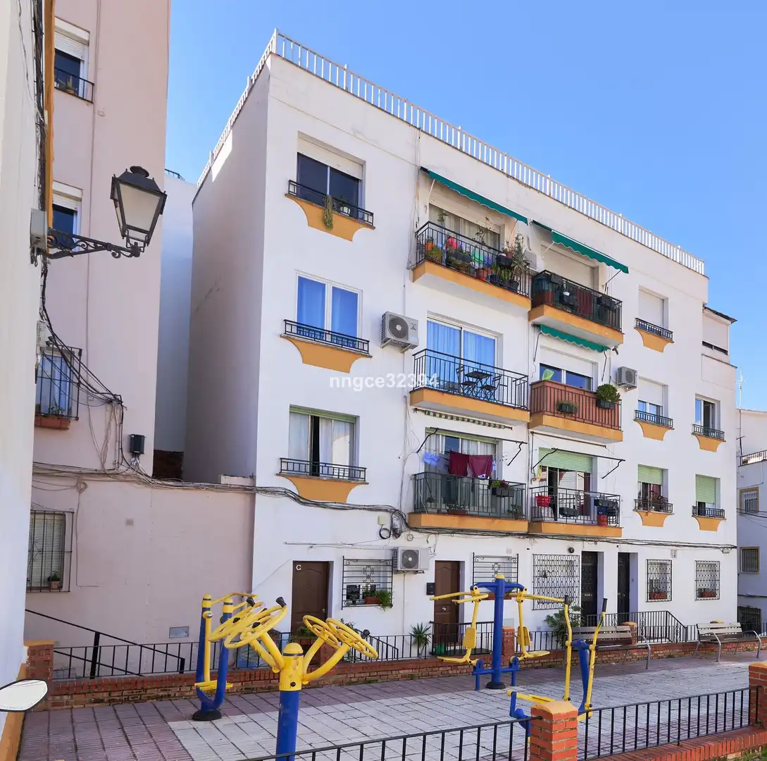 Vista exterior de Apartament en venda en Marbella amb Aire condicionat, Terrassa i Moblat