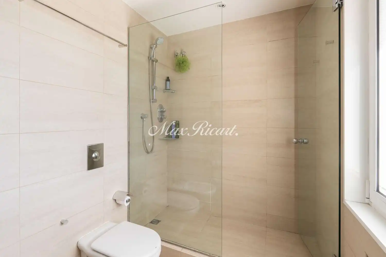 Bathroom of Houses for rent in Barcelona  with Air Conditioner, Heating and Terrace