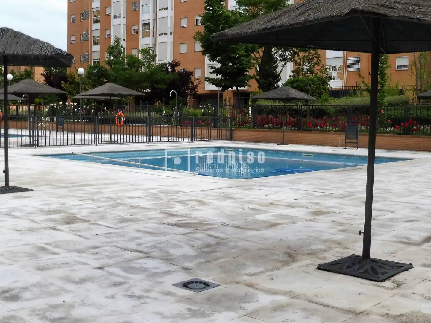 Piscina de Piso en venta en Madrid con Aire acondicionado, Calefacción y Jardín privado