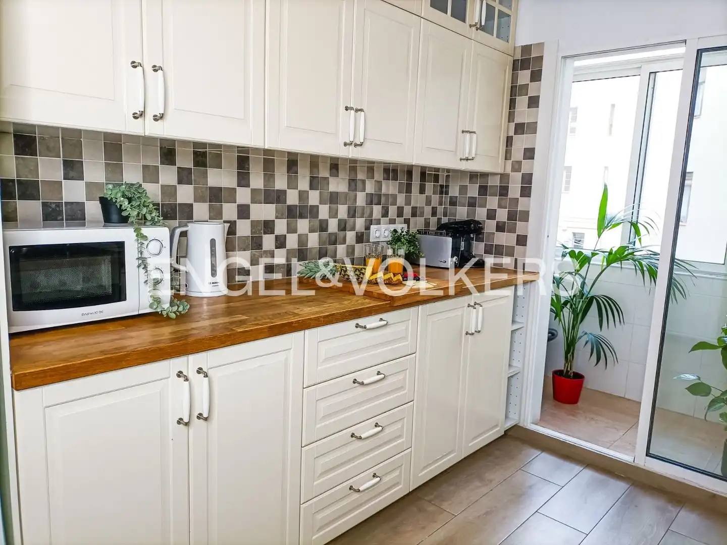 Cocina de Piso de alquiler en Barcelona con Aire acondicionado, Calefacción y Balcón