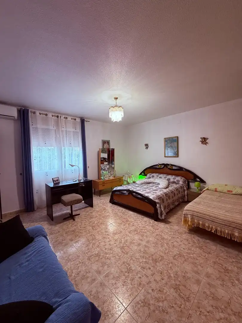 Dormitori de Casa o xalet en venda en Crevillent
