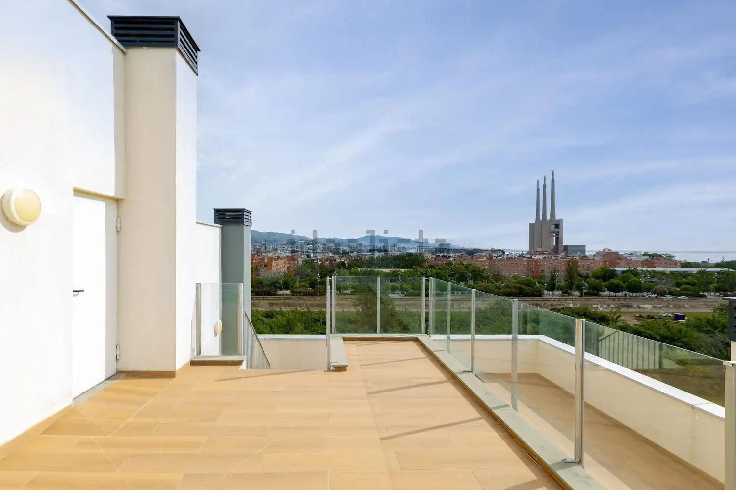 Terrasse von Dachboden zur Miete in Sant Adrià de Besòs mit Klimaanlage, Heizung und Privatgarten