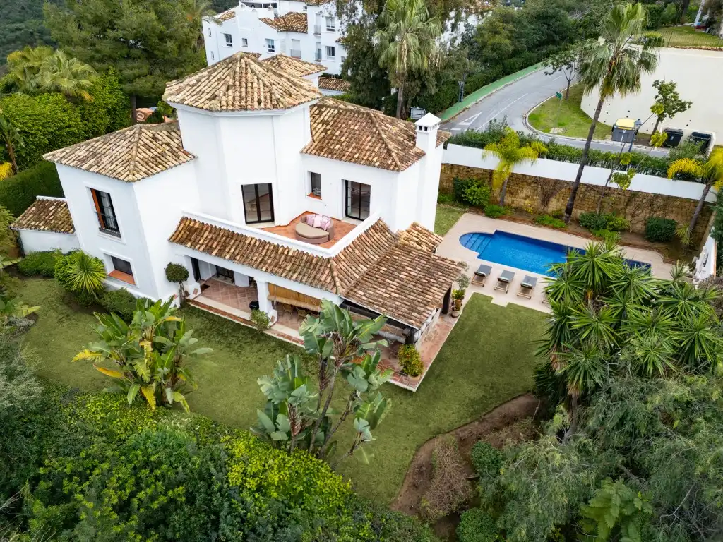 Villa con piscina in vendita a Benahavís pueblo