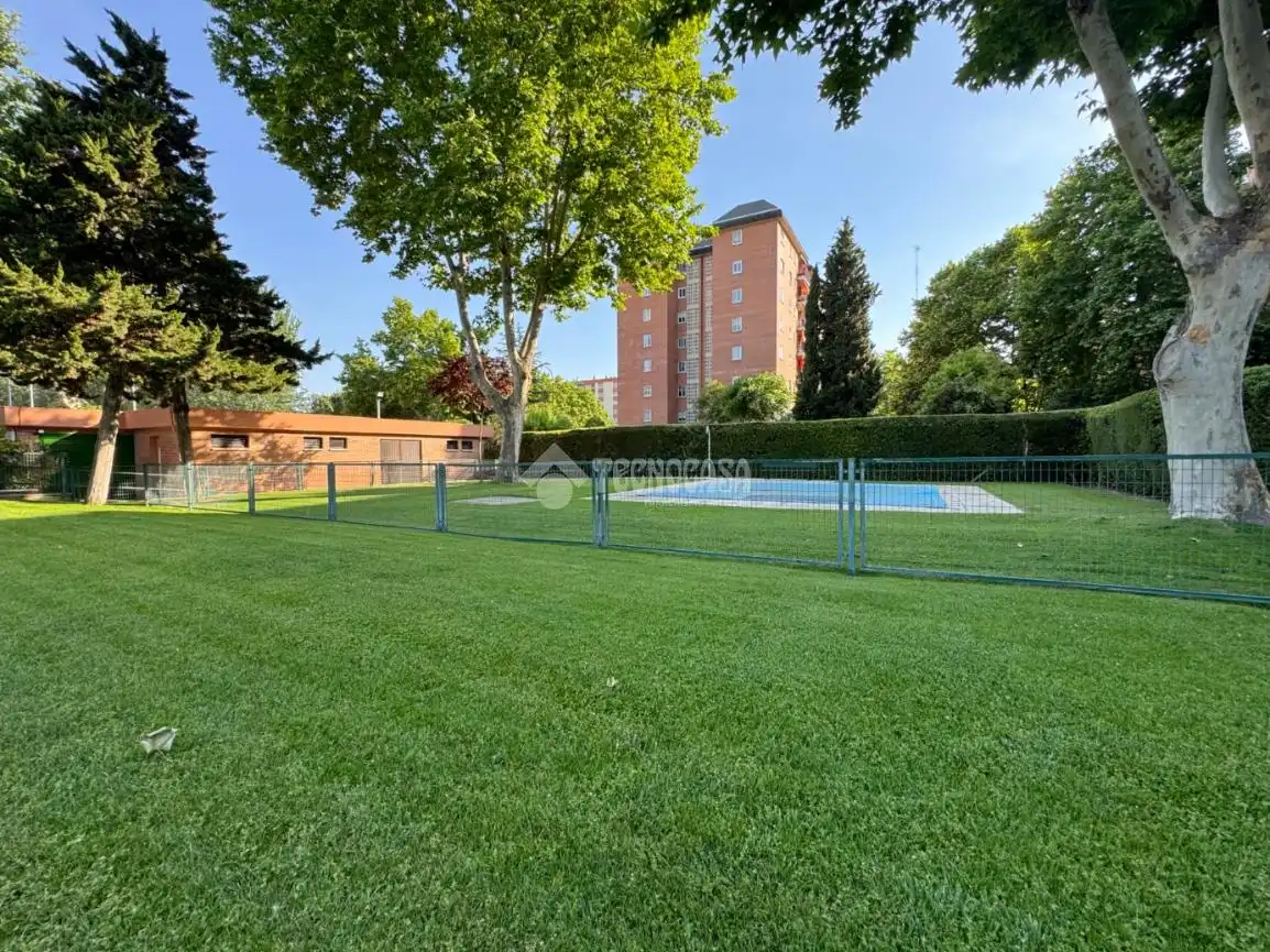 Vista exterior de Pis en venda en Alcalá de Henares amb Calefacció, Traster i Balcó