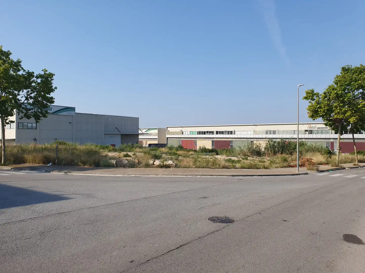 Terreny industrial en venda a Carrer de Guillem Rovirosa 13