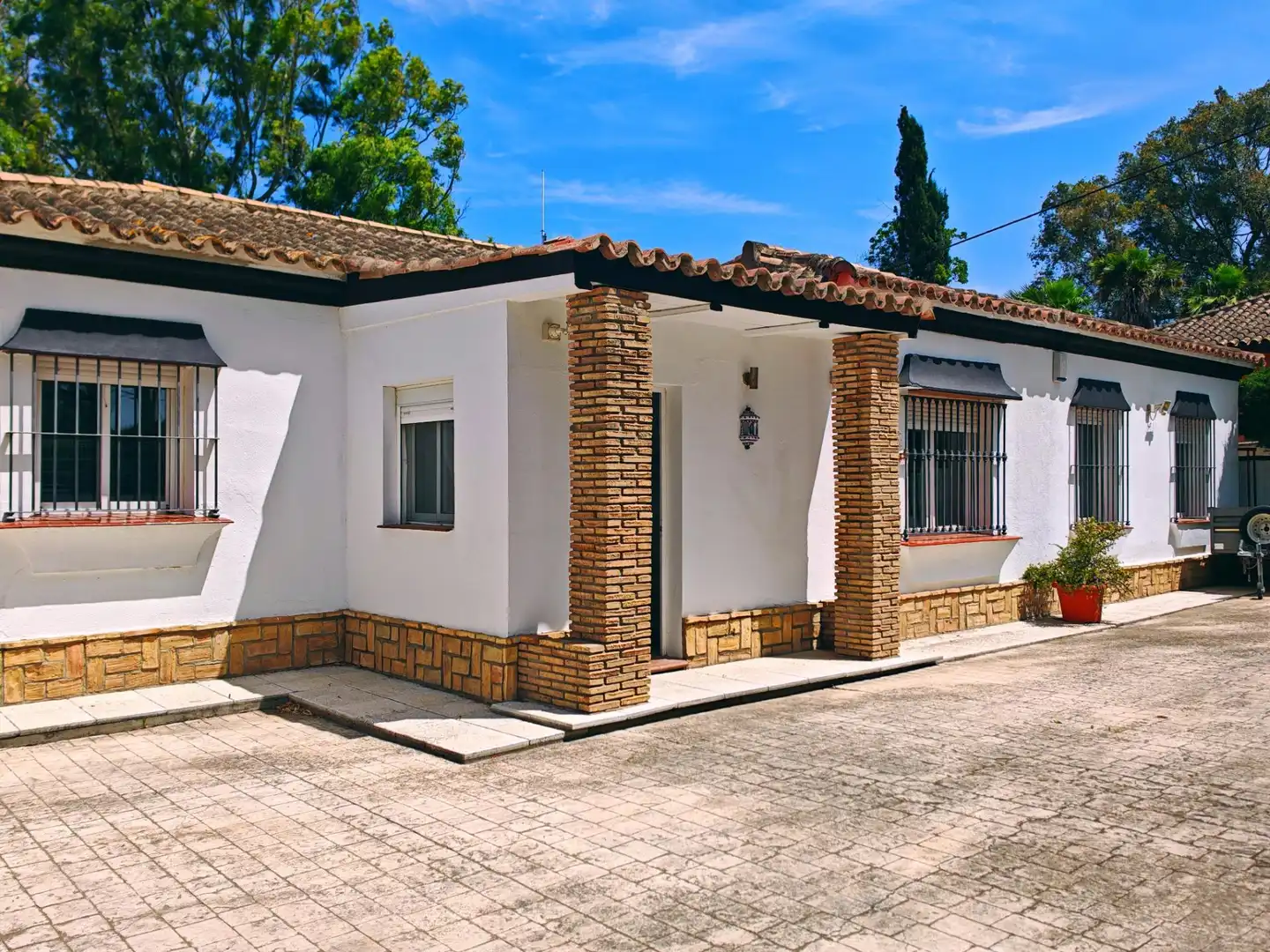 Exterior view of Houses for sale in Chiclana de la Frontera  with Air Conditioner, Swimming Pool and Furnished