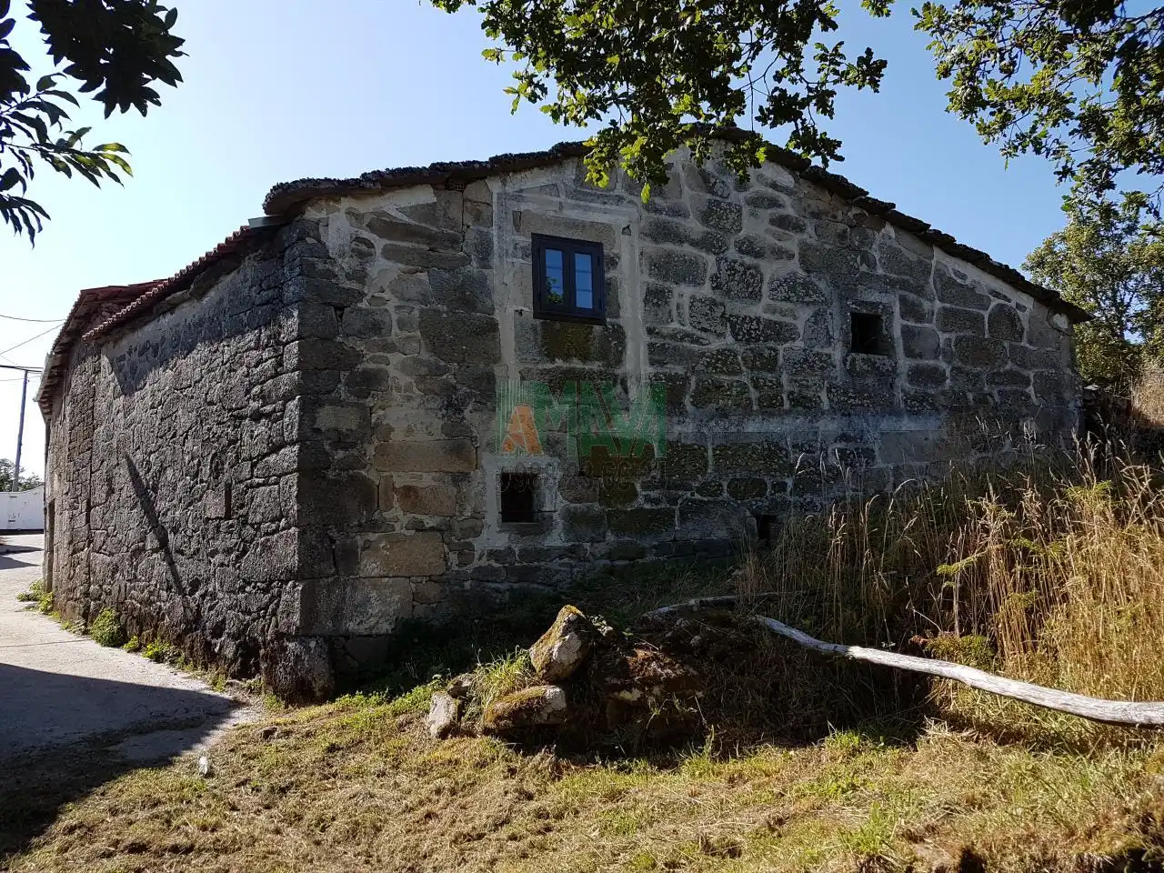 Vista exterior de Finca rústica en venda en Parada de Sil amb Jardí privat