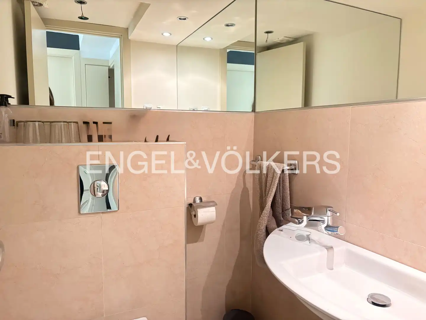 Badezimmer von Wohnung zur Miete in Sevilla mit Klimaanlage, Heizung und Parkett