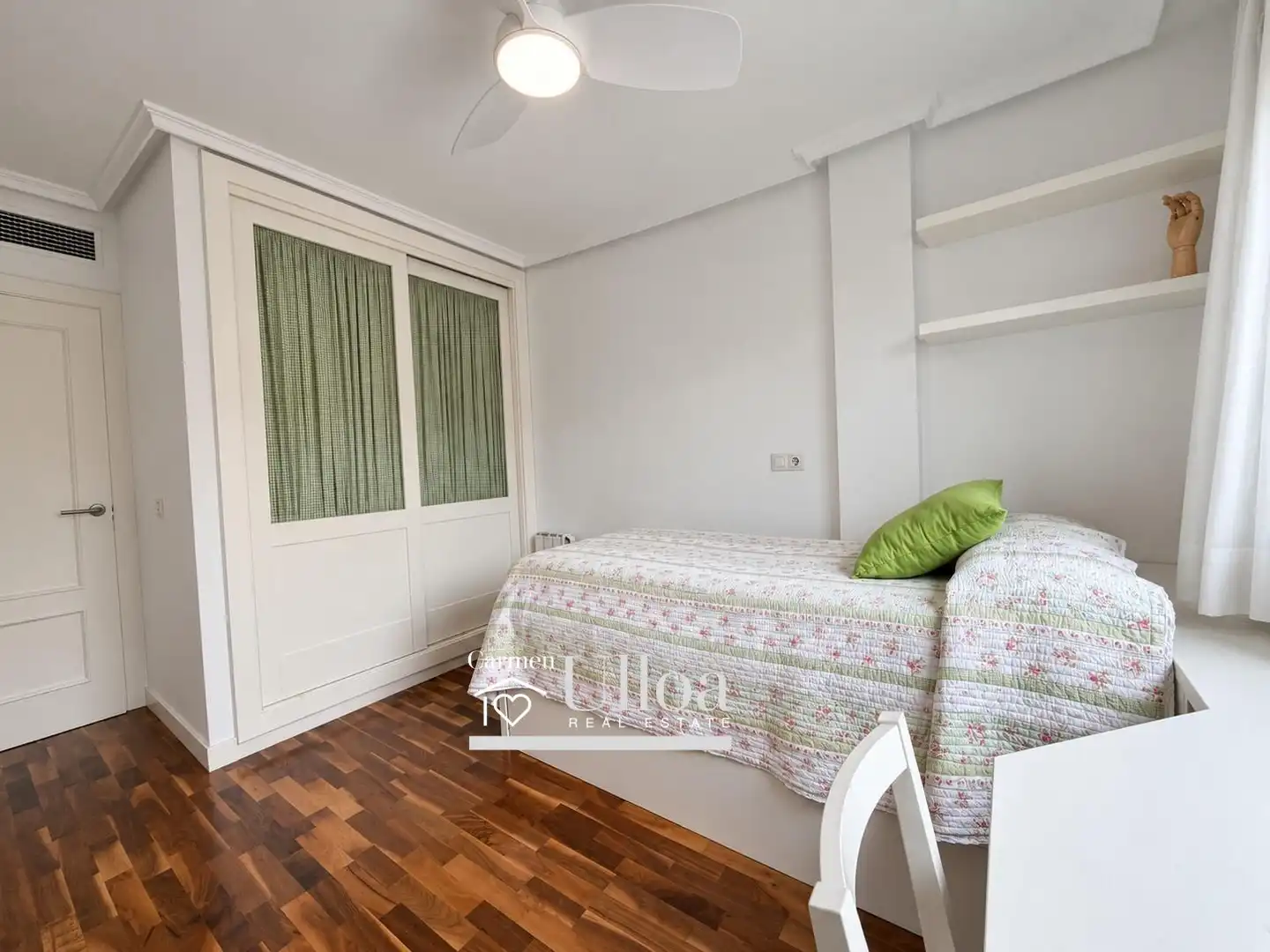 Habitación de Casa o chalet en venta en Alicante / Alacant con Aire acondicionado, Calefacción y Jardín privado
