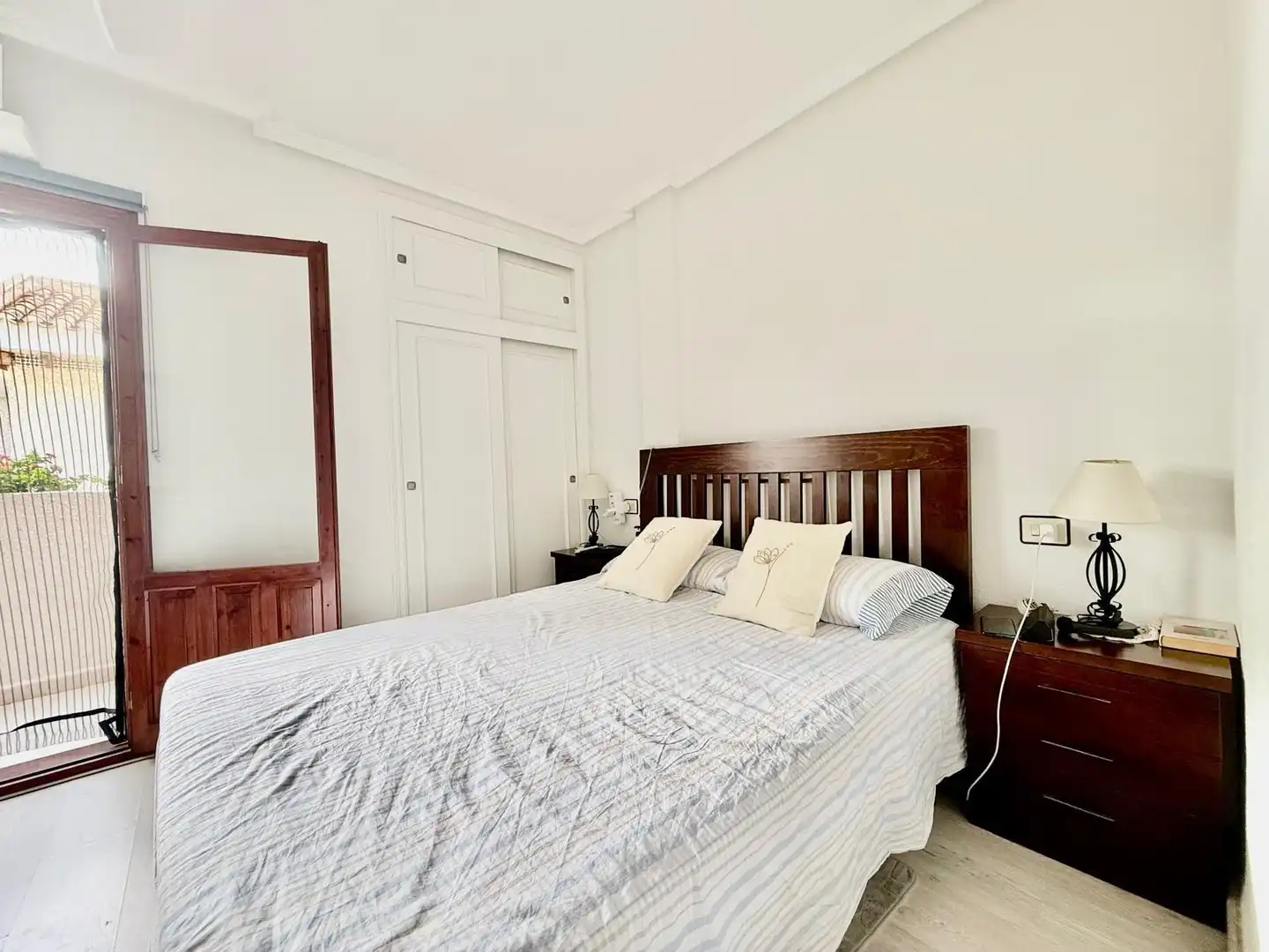 Dormitori de Casa adosada en venda en San Pedro del Pinatar amb Aire condicionat, Calefacció i Jardí privat