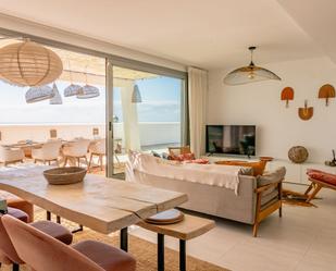 Living room of Flat to rent in Estepona  with Air Conditioner, Terrace and Community pool