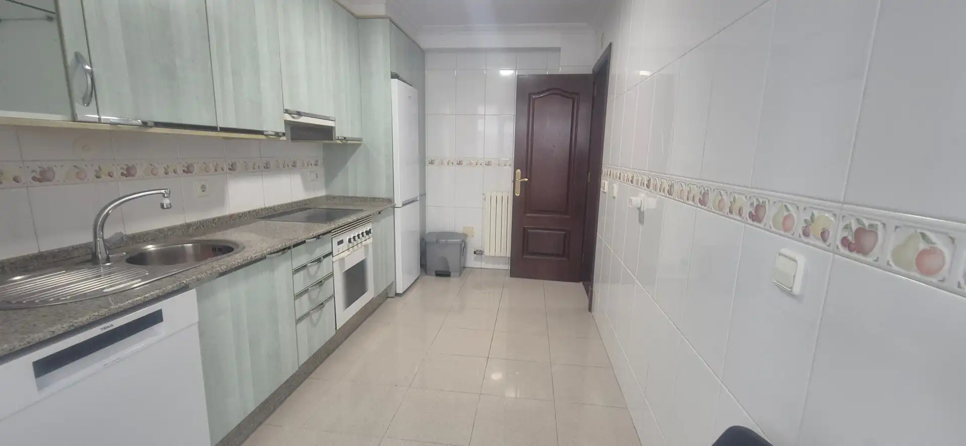 Kitchen of Flat for rent in Vigo   with Heating, Parquet flooring and Storage room