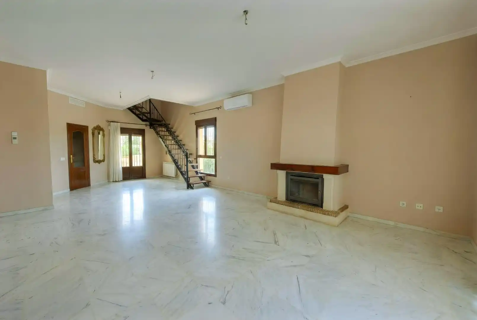 Houses for sale in Espartinas  with Air Conditioner, Private garden and Terrace
