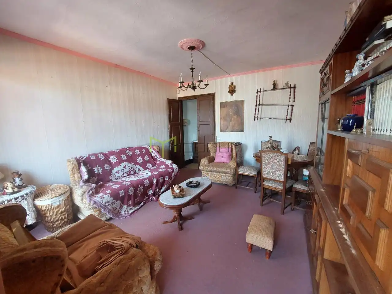 Sala d'estar de Casa o xalet en venda en Santiago de Compostela  amb Calefacció i Jardí privat