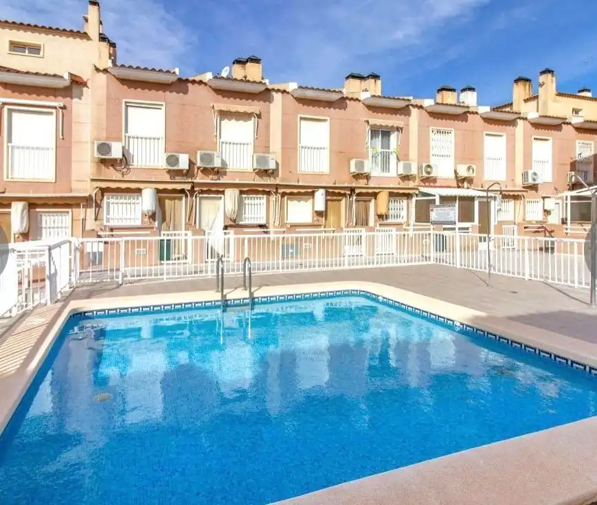 Außenansicht von Maisonette zum Verkauf in Santa Pola mit Klimaanlage, Heizung und Privatgarten